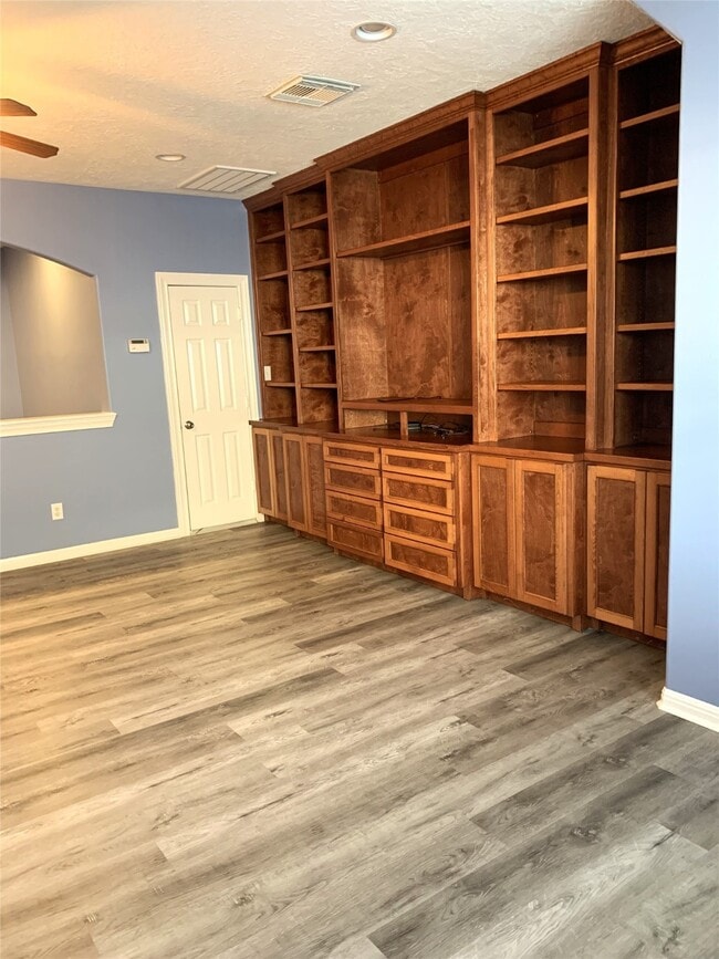 Building Photo - 2611 Summer Rain Dr