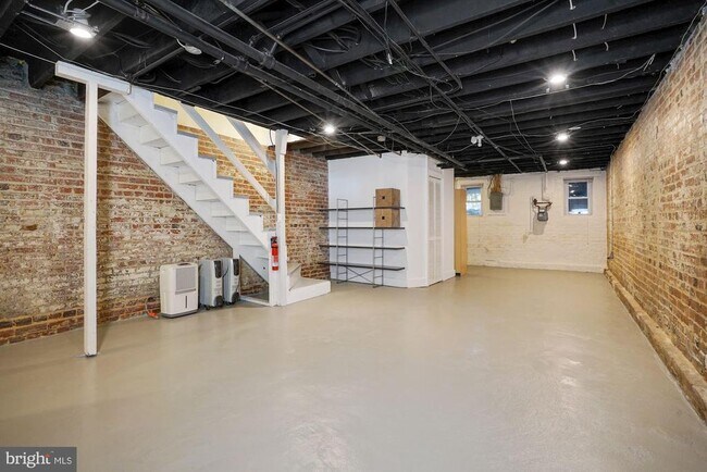 Building Photo - 426 Shepherd St NW