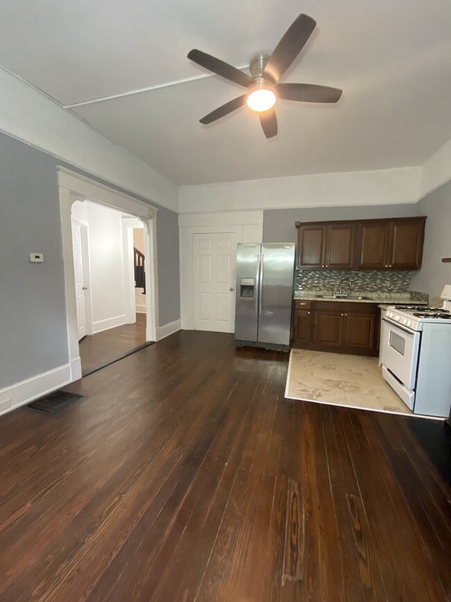 Building Photo - 841 Vedado Way NE