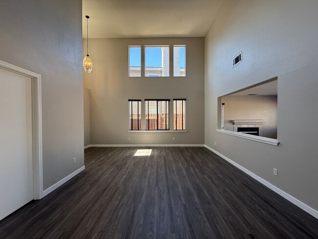 Building Photo - Beautiful River Oaks Large Two Story Home With Three Car Garage