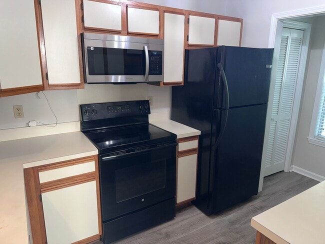 Building Photo - Beautiful Bevington Pines Three Bedroom Duplex