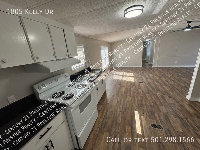 Building Photo - 1805 Kelly Dr