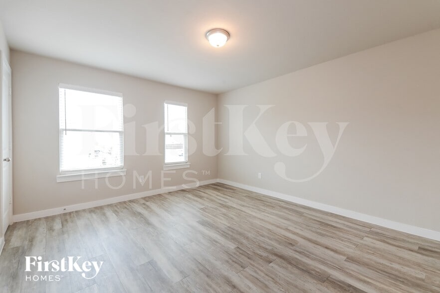 Building Photo - 321 Aveen Path