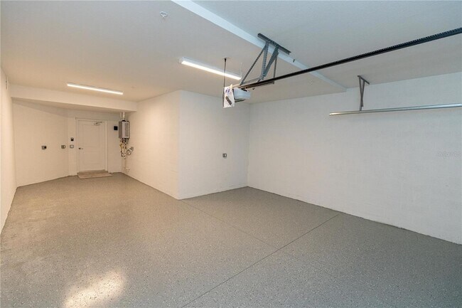 Building Photo - 16572 Kingwood Ln