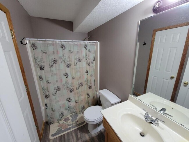 Building Photo - 2208 Thistle Cir