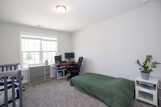 Building Photo - "Spacious 4-Bedroom Gem with 3 Full Baths - 2344 Sq Ft of Comfort on Stackhouse Drive!"