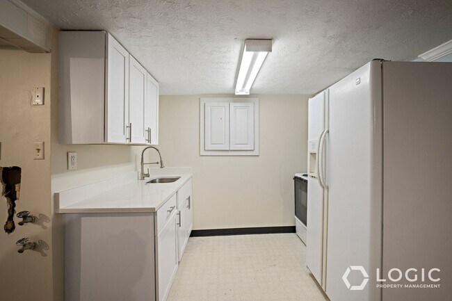 Building Photo - 155 Edith Ave S
