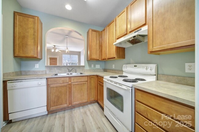 Building Photo - 5037 Sunset Ridge Ct