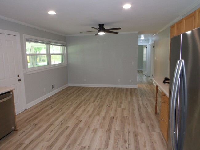 Building Photo - 3Bd/2BA   Brick Ranch Home