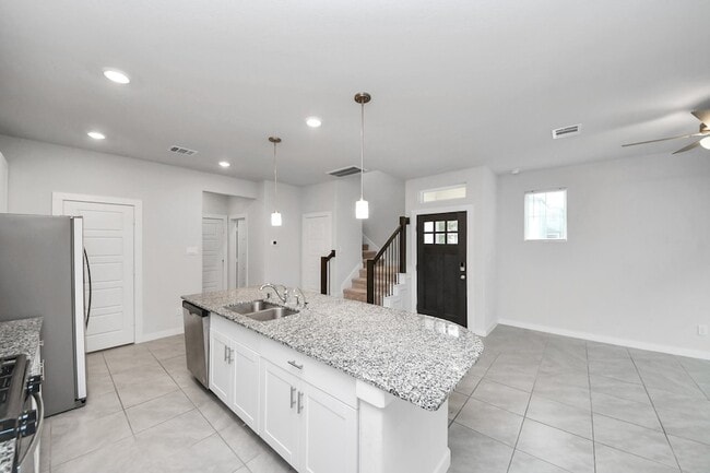 Building Photo - 3830 Glossy Lk Dr