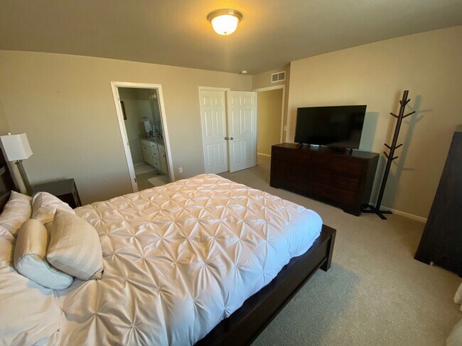 Building Photo - 4 Bed 4 Bathroom Home in Banning Lewis With Fished Basement!!