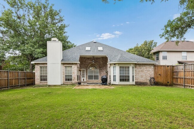 Building Photo - 2205 Kittyhawk Dr