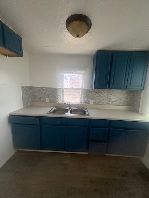 Building Photo - 502 Headingly Ave NW