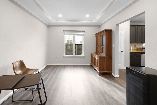 Building Photo - 4 Bed 2.5 Bath