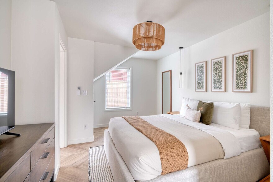 Building Photo - 5016 NE 26th Ave