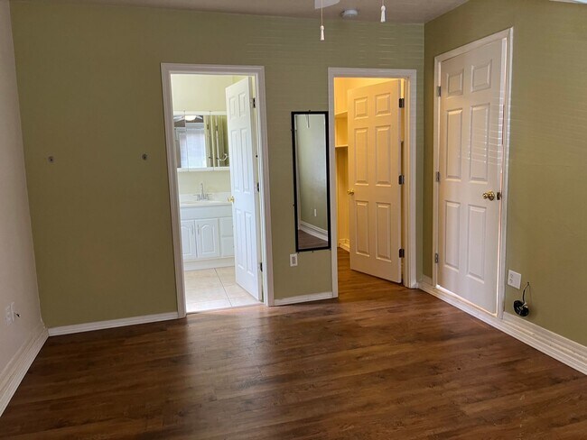 Building Photo - 6068 N Peak Cir