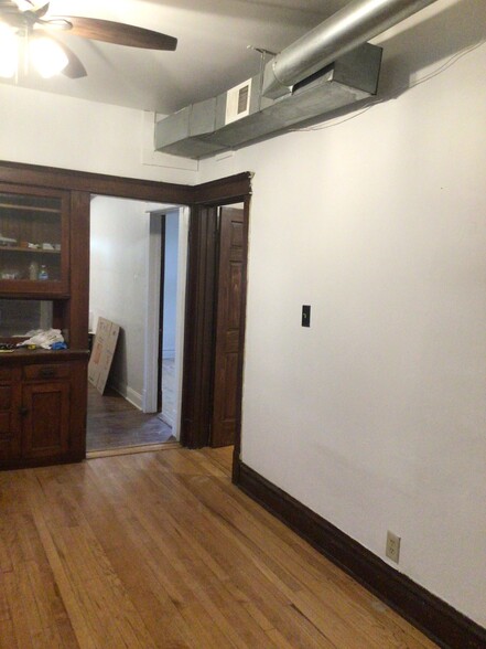Building Photo - 928 N Harding Ave