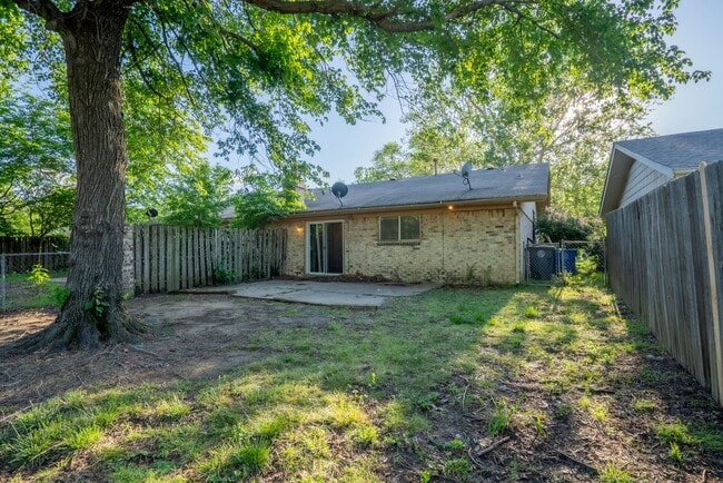 Building Photo - 6119 S Troost Ave