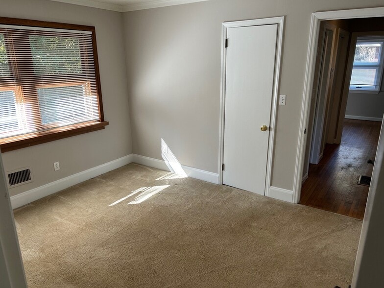 Bedroom/Den/Office - 724 Vanderbrook Rd