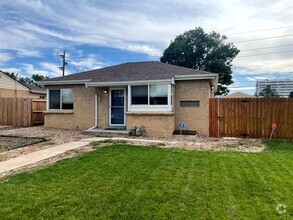 Building Photo - Fully Updated 4 Bedroom Home With Finished...