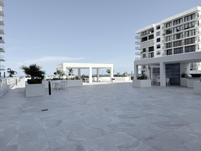 Building Photo - 3450 S Ocean Blvd