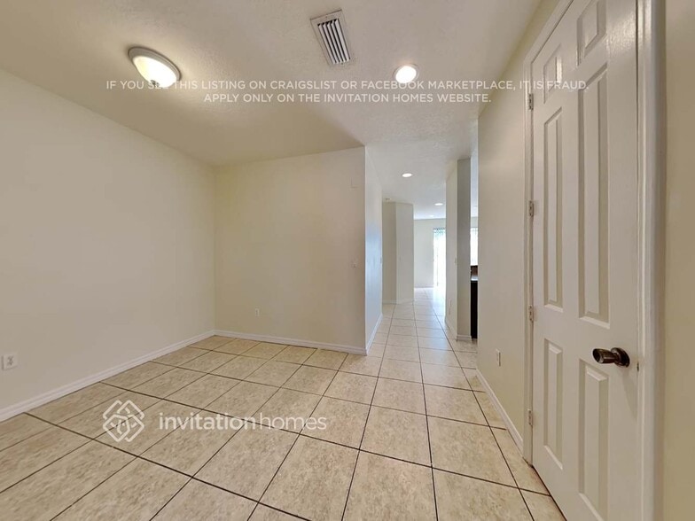 Building Photo - 568 NE 35th Ave