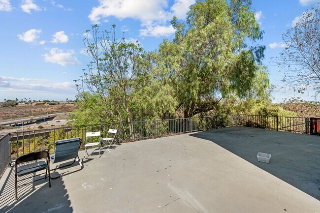 Building Photo - 5377 E Falls View Dr
