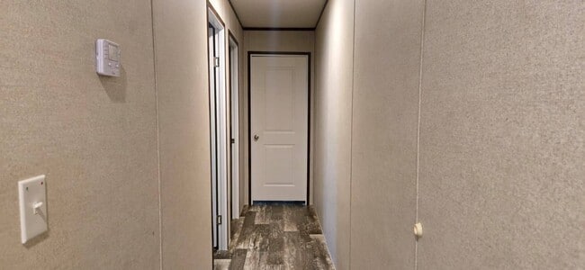 Building Photo - 2128 S Riverside Dr