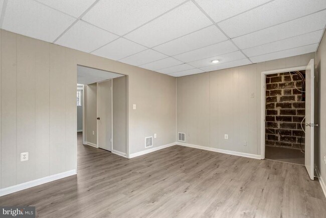 Building Photo - 7065 Leewood Forest Dr