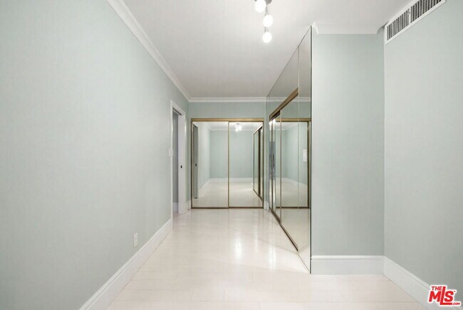 Building Photo - 875 Comstock Ave