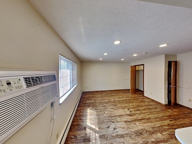 Building Photo - 49 E 14th Ave