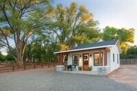 Building Photo - Fully Remodeled One Bed/One Bath Cottage