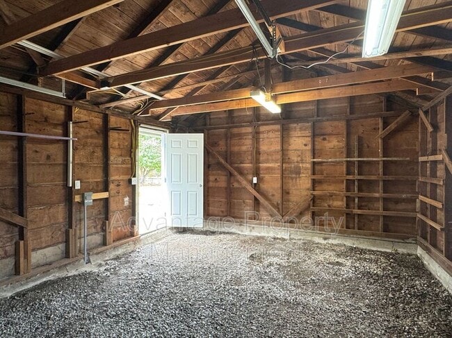 Building Photo - 2889 NW Gibson Hill Rd