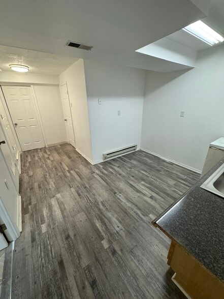 Basement: wet bar - 12319 Bonfire Dr