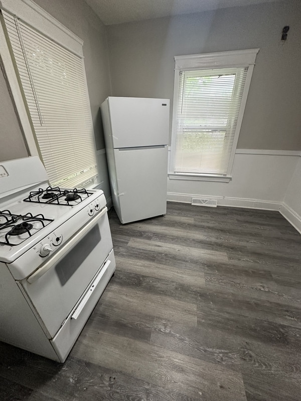 Building Photo - 3525 E 133rd St