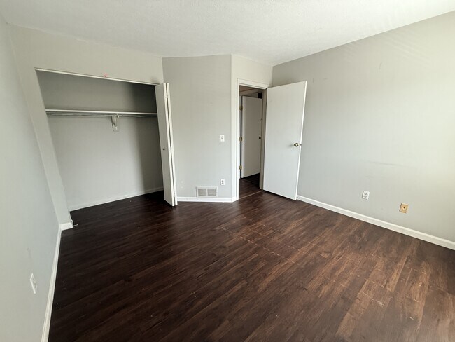 Building Photo - 7280 E Galbraith Rd