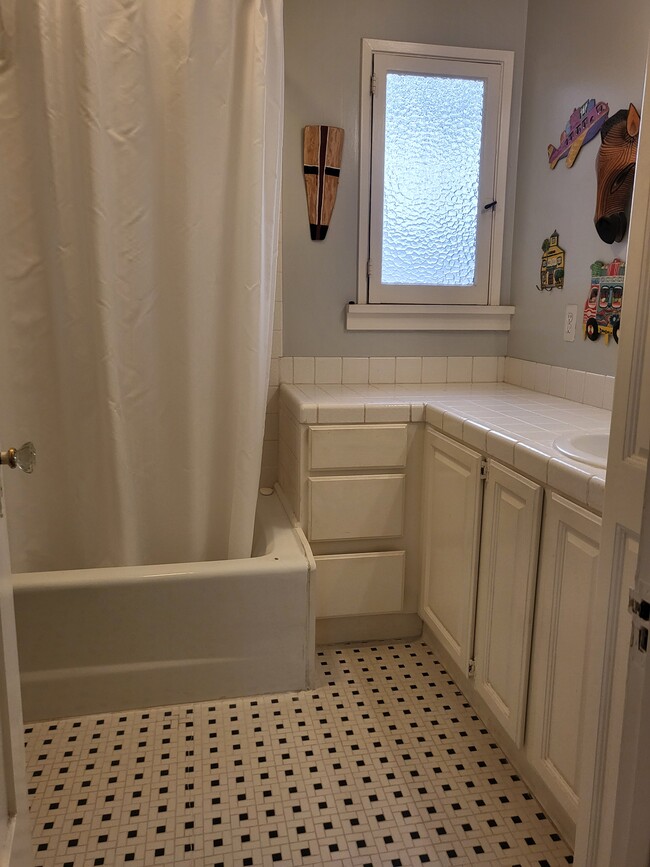 Large bathroom with vintage tile floor, lots of storage - 1146 Avoca Ave