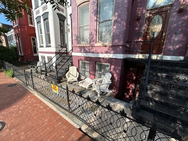 Building Photo - 313 6th St SE