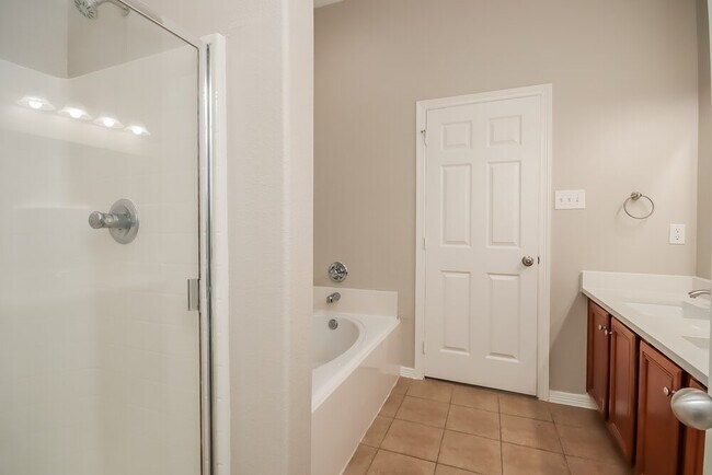 Building Photo - 2309 Highland Crossing Dr