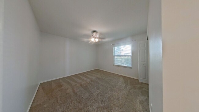 Building Photo - Spacious 3BR/2BA Condo in Altamonte Springs – Prime Location