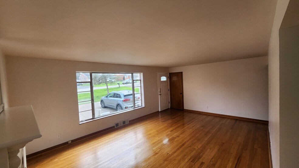 Living room - 8446 Clough Pike