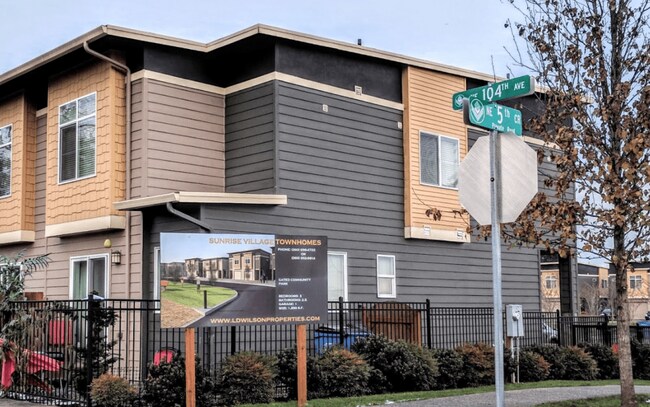 Building Photo - 10443 NE 5th Cir