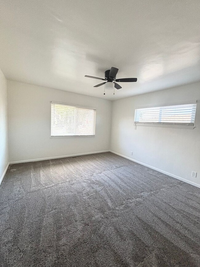 Building Photo - Beautiful 3 Bedroom on the Southside!