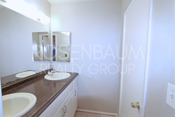 Building Photo - 410 E 9th Ave