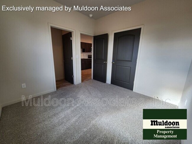 Building Photo - 896 S Harmony Dr