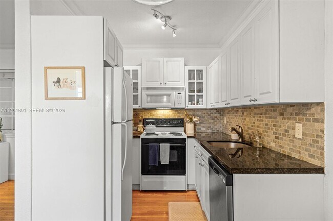 Building Photo - 45 Antilla Ave