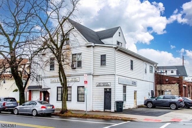 Building Photo - 224 Glenwood Ave