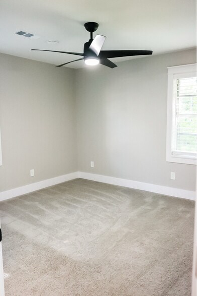 Building Photo - 4013 N Locust St