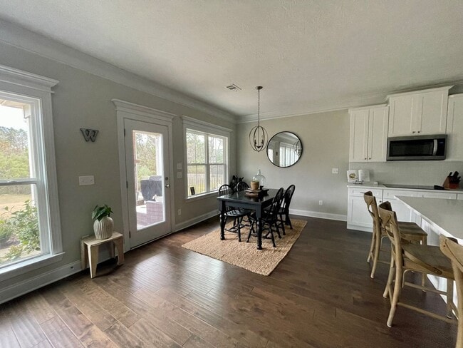 Building Photo - Beautiful Home located in Evans