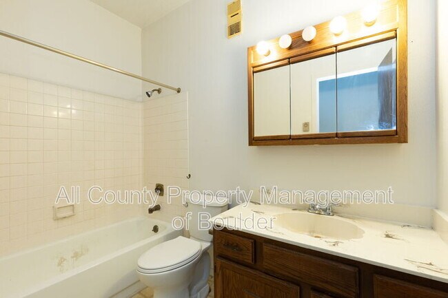 Building Photo - 841 Crisman Dr